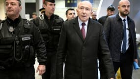 Gérard Collomb dénonce le renfort de militants venus à Notre-Dame-des-Landes uniquement pour se "confronter aux forces de l'ordre". 