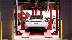 Tesla dévisse à Wall Street