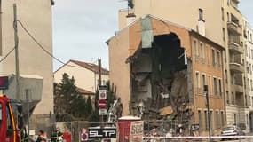 Un immeuble s'est effondré ce mardi à Lyon, route de Genas.