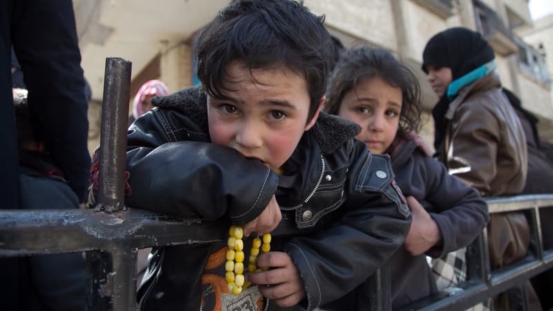 Des enfants syriens évacués de la Ghouta dans un camion des Casques Blancs, le 4 mars 2018.