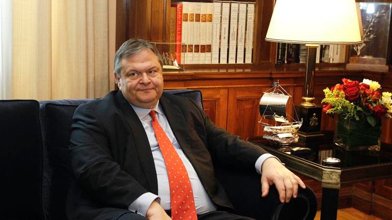 Le chef de file du Pasok, Evangelos Venizelos, est le troisième et dernier dirigeant politique à être mandaté pour trouver une coalition viable, à l'issue des législatives de dimanche. /Photo prise le 10 mai 2012/REUTERS/Yorgos Karahalis