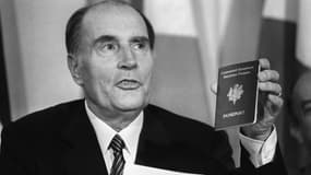 La vente aux enchères d'une partie de la bibliothèque de François Mitterrand rencontre un france succès 