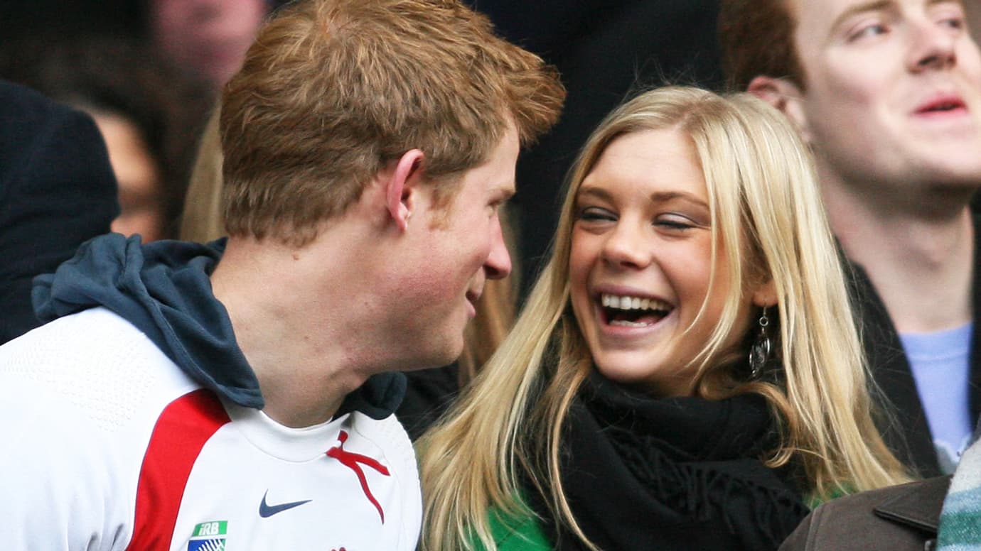 Le prince Harry et sa petite amie de l'époque Chelsy Davy, en 2008. Le prince Harry et sa petite amie de l'époque Chelsy Davy, en 2008.
