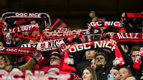 Des supporters de l'OGC Nice pendant un match de Ligue 1 à l'Allianz Riviera, le 21 novembre 2025