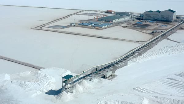 Une vaste mine de lithium dans le salar d'Uyuni, en Bolivie