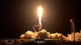 Un milliardaire, une infirmière... qui sont les passagers de SpaceX et pourquoi sont-ils dans l'espace?
