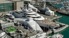 Le méga-yacht Shéhérazade, amarré dans le port de Massa, en Toscane (centre de l'Italie), le 22 mars 2022