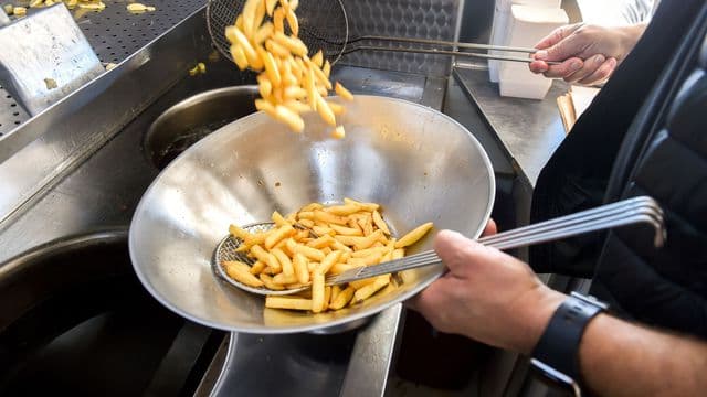 Les frites sont-elles françaises ou belges? L'avis très tranché d'Emmanuel Lechypre sur RMC
