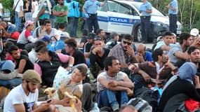 Des migrants à la frontière hongroise le 23 septembre 2015