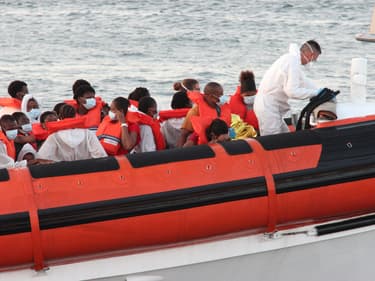 Des migrants transférés au port de Lampedusa, en août 2020 (illustration)