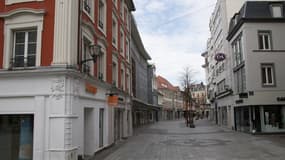 Une rue déserte à Mulhouse le 17 mars 2020.