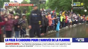 JO 2024: beaucoup d'ambiance dans les rues de Cabourg malgré la pluie 