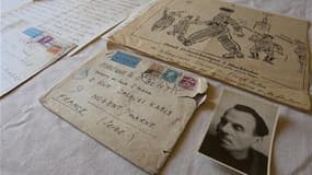 Des manuscrits et lettres du génial et sulfureux écrivain Louis-Ferdinand Céline, témoignages de l'une des périodes les plus difficiles de sa vie, ont été adjugées 175.000 euros, selon la maison Artcurial. /Photo prise le 6 mai 2011/REUTERS/Jacky Naegelen