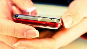 La région Ile-de-France a annoncé ce jeudi avoir mis 40 téléphones portables à disposition de femmes battues.