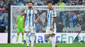 Nicolas Otamendi et Leandro Paredes, lors de la demi-finale de l'Argentine en Coupe du monde, le 13 décembre 2022