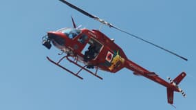 Un hélicoptère de la sécurité survole un exercice de simulation de séisme au Mexique, le 20 septembre 2024