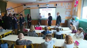 Emmanuel Macron à la rencontre d'écoliers en Indre-et-Loire