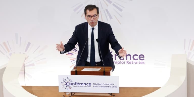 Le ministre du Travail Jean-Pierre Farandou lors de son discours pour l'ouverture de la conférence Travail et retraites à Paris le 5 décembre 2025