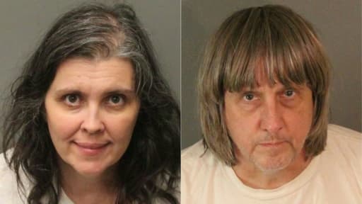 Montage créé le 15 janvier 2018 des photos prises par le bureau du shérif du comté de Riverside en Californie, de David Allen Turpin (D), 57, and Louise Anna Turpin (G), 49.