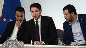 De gauche à droite, les hommes à la tête du gouvernement italien: Luigi Di Maio (5 étoiles), Giuseppe Conte (Premier ministre) et Matteo Salvini (Ligue).