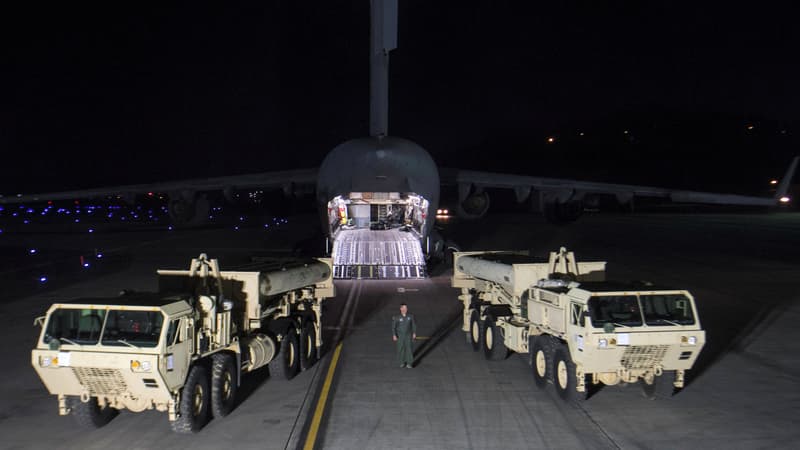 Une photo diffusée par l'armée américaine en Corée du Sud montrant le déploiement des premiers éléments du dispositif antimissiles THAAD.