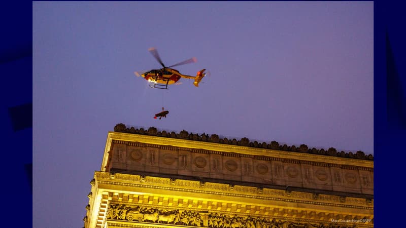 Une personne évacuée par hélicoptère de l'Arc de Triomphe à Paris le 10 octobre 2025.
