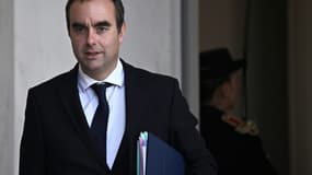 Le Premier ministre Sébastien Lecornu à la sortie du premier Conseil des ministres de son gouvernement à l'Elysée, le 14 octobre 2025 à Paris 