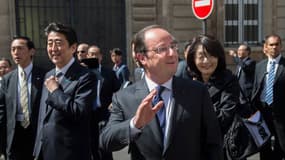 Le président a parcouru à pied les 300 mètres qui séparent l'Elysée de la résidence de l'ambassadeur du Japon.