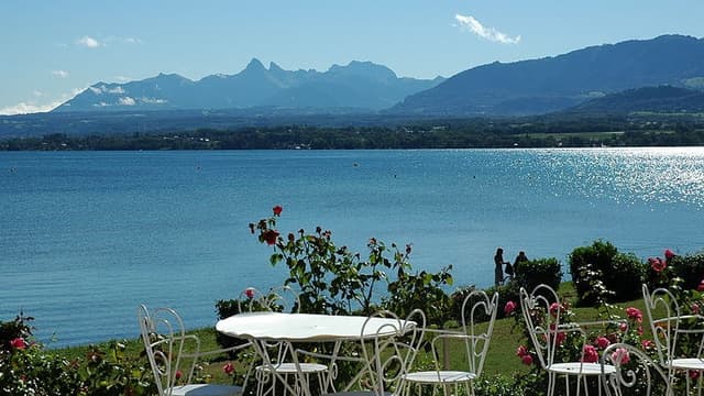 Excenevex, commune de 1 200 habitants en Haute-Savoie, va recevoir un don d'un million de dollars.