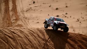 Le Sud-Africain Giniel De Villiers lors de la 3e étape du rallye Dakar  entre al-Artawiya et al-Qaysumah, en Arabie saoudite, le 4 janvier 2022