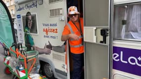 Ludovic à bord de son camping-car, sa base logistique, pour rejoindre Marseille.