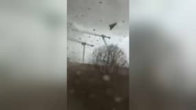 Au moins un mort et plusieurs personnes ont été blessées le 20 octobre 2025 après le passage d'une tornade dans la commune d'Ermont, dans le Val-d'Oise.