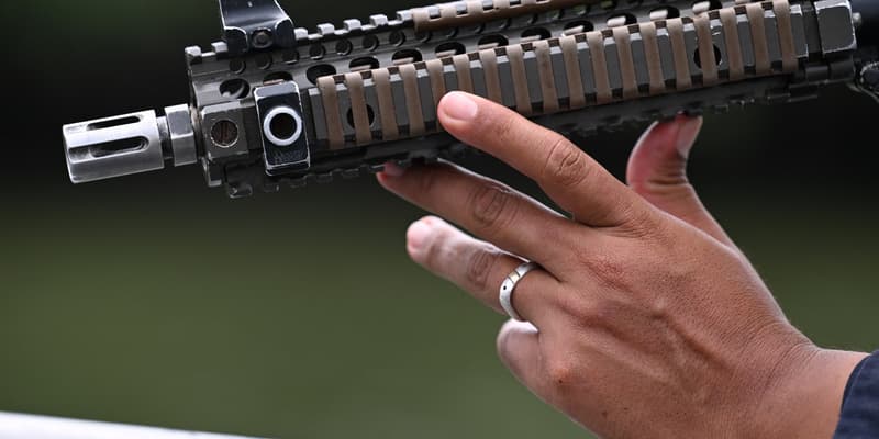 Un membre des forces armées équatoriennes, le 10 février 2025.