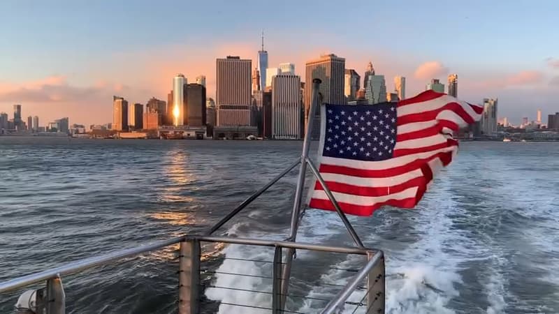 La skyline de Manhattan au coucher du soleil.