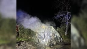 Le radar chantier a été la cible d'un incendie dans la nuit de jeudi 25 à ce vendredi 26 avril à l'entrée de la vallée de l'Ubaye (Alpes-de-Haute-Provence)