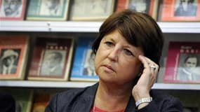 Martine Aubry, candidate à la primaire socialiste pour la présidentielle, a réitéré dimanche son opposition à la "règle d'or" que souhaite faire adopter Nicolas Sarkozy et l'a enjoint à agir dès l'année prochaine pour réduire les déficits publics. /Photo