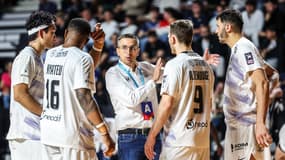 Grégory Cojean et les joueurs du HBC Nantes en championnat - le 07/06/2025
