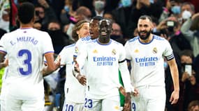 Ferland Mendy et Karim Benzema tout sourire lors d'un match du Real Madrid