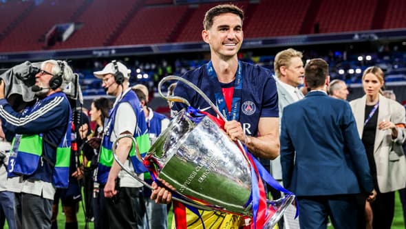 Fabian Ruiz avec le trophée de la Ligue des champions - le 31/05/2025