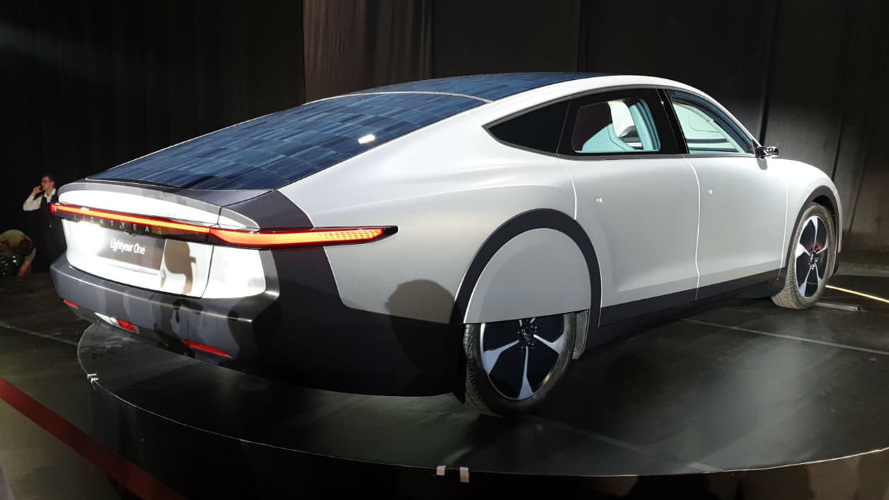 Cette berline affiche 700 kilomètres d'autonomie. Cette berline affiche 700 kilomètres d'autonomie.