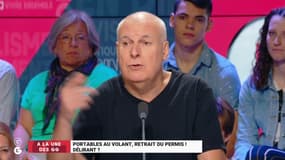 Etienne Liebig dénonce le "fléau" du téléphone au volant !