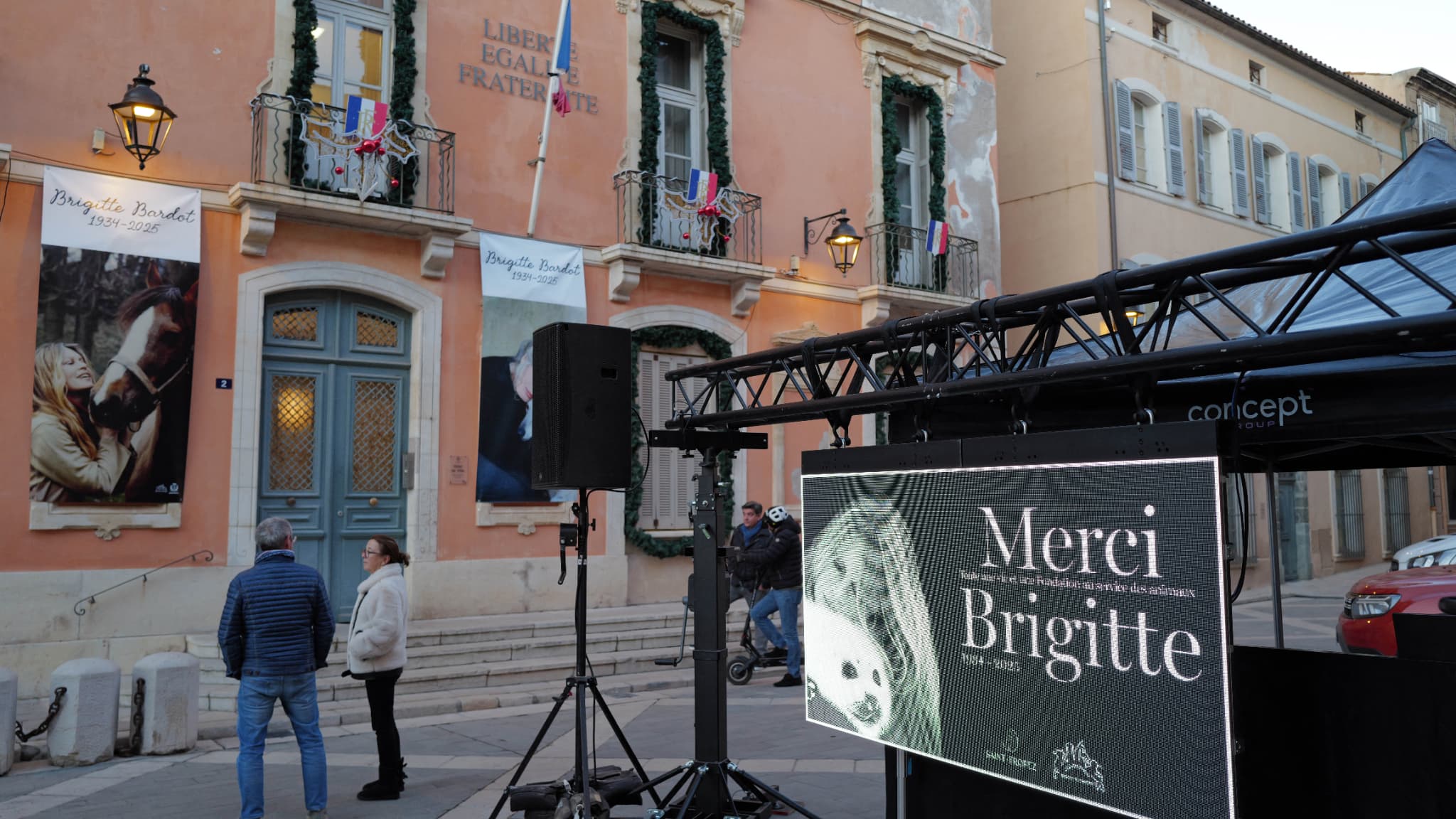 La mairie de Saint-Tropez, le 7 janvier 2026, jour des obsèques de Brigitte Bardot. La mairie de Saint-Tropez, le 7 janvier 2026, jour des obsèques de Brigitte Bardot.