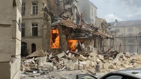 Un immeuble rue Saint-Jacques après une explosion le 21 juin 2023