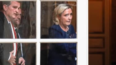 Marine Le Pen sortant de l'Hôtel Matignon lundi.