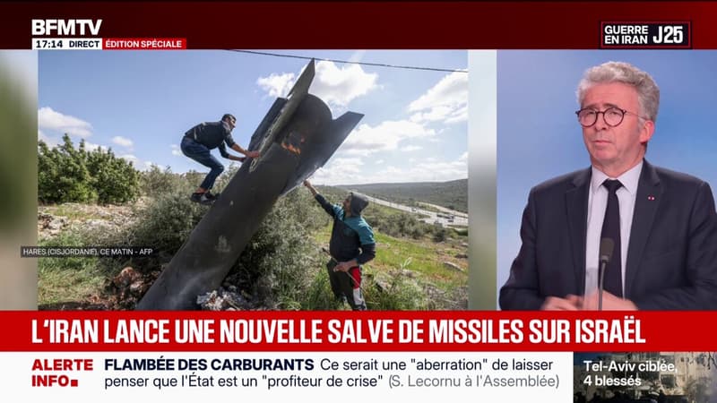 Guerre au Moyen-Orient: des habitants de Cisjordanie se hissent sur un missile iranien