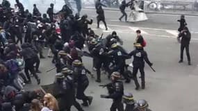 Manifestation à Paris: des heurts éclatent avec la police
