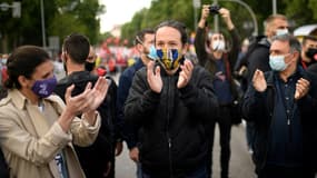 Le chef du parti Podemos (extrême gauche), Pablo Iglesias (au centre), à une manifestation à Madrid le 1er mai 2021.