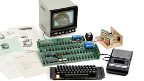 L'un des rares exemplaires d' ordinateur Apple I a été vendu aux enchères pour plus d'un demi-million d'euros.