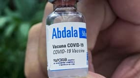 Un flacon du candidat-vaccin cubain Abdala contre le Covid-19, le 19 mars 2021 à La Havane