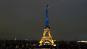 La Tour Eiffel aux couleurs de l'Ukraine le 23 février 2023